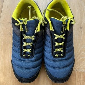 Columbia Hiking Shoes, Size 2 (EUR 33)